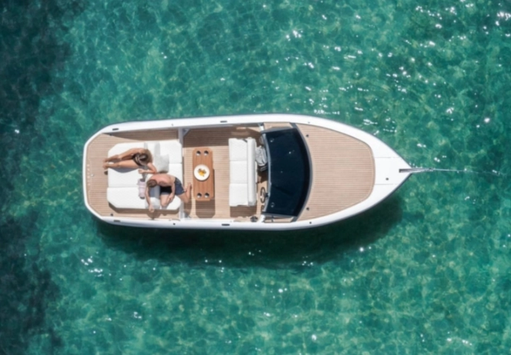 هل تعتبر بطارية الليثيوم البحرية بسعة 100 أمبير/ساعة الخيار الأمثل لتلبية احتياجات قاربك من الطاقة؟